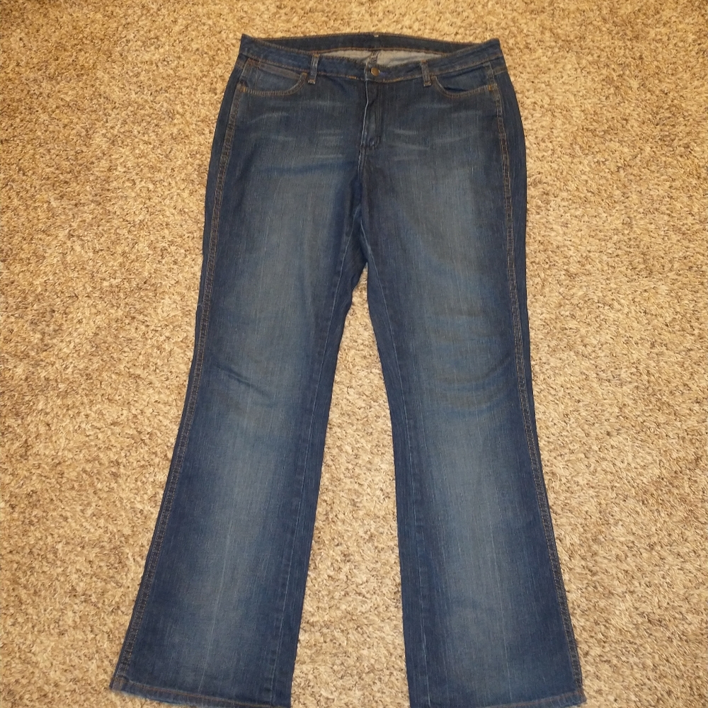 Women's Wrangler Jeans - Picture 2 of 4